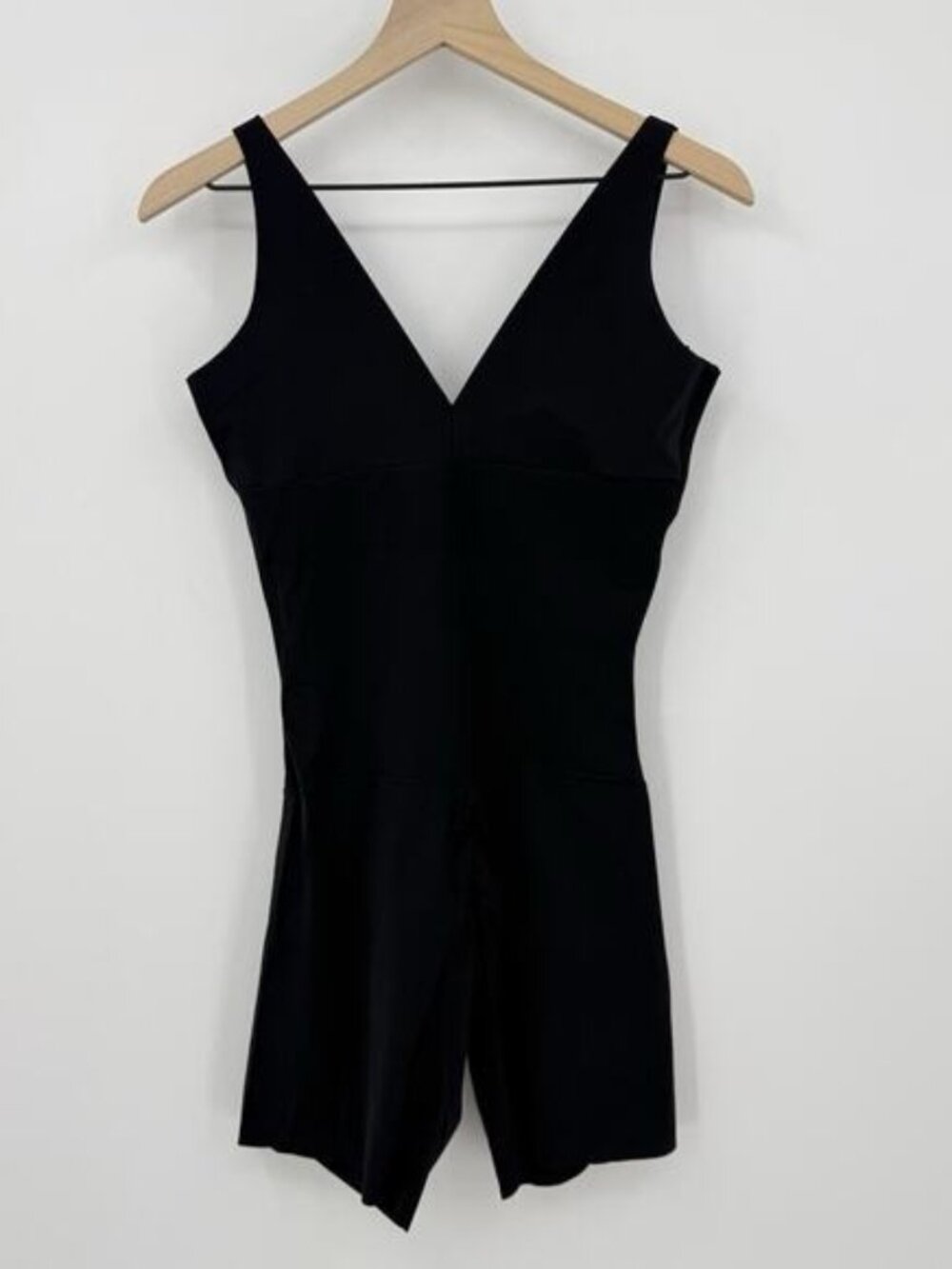 Leonisa Black Shapewear Bodysuit XL Sculpting Shorts V Neck Open Gusset Sleek